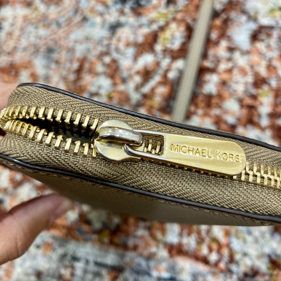 MICHAEL KORS STUDDED SELMA & WALLET COMBO - Picture 7 of 12